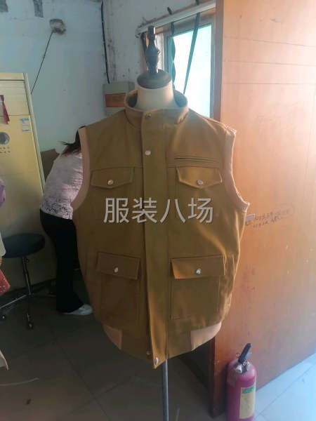 招缝纫工10名做冲锋衣-第1张图片