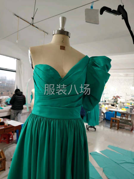 年后大量連衣裙，敬酒服外發，單量穩定，規劃年后生產的老板來電-第1張圖片
