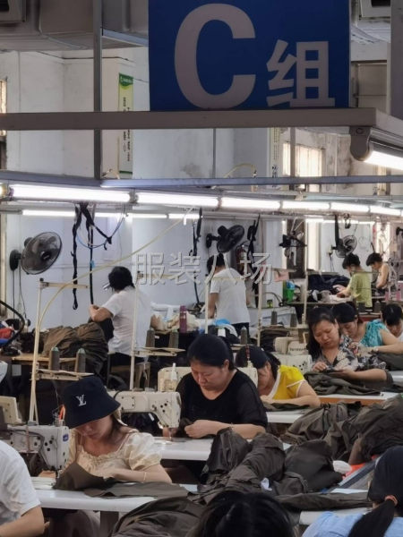 专业承接梳织加工（衬衣，连衣裙，夹克，棉衣等）-第2张图片