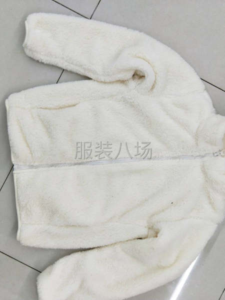 简单女装量大外发,现在能上手联系-第1张图片