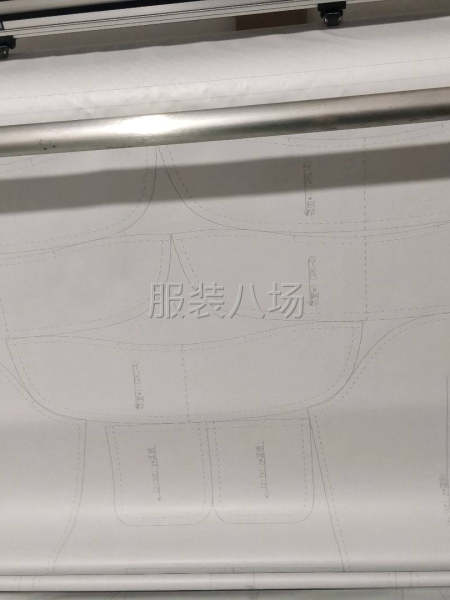 因扩大生产，特招裁剪师傅六名，-第1张图片