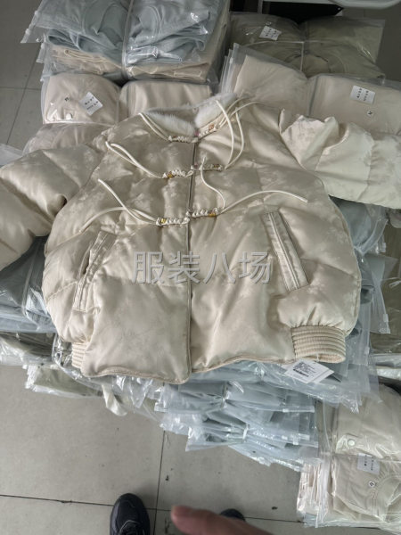 招整件做羽绒服的-第1张图片
