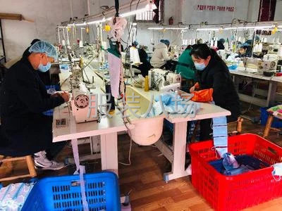 招聘缝纫工若干名，小烫一名，大烫一名，工资待遇美丽。-第1张图片