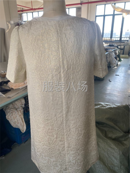 招样衣工勤劳肯干就行-第1张图片