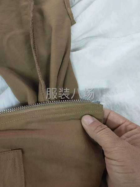 连衣裙，工装裤，皮衣-第8张图片