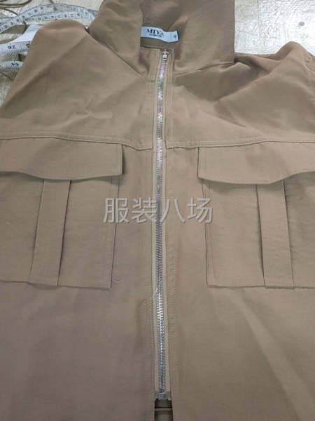 连衣裙，工装裤，皮衣-第6张图片