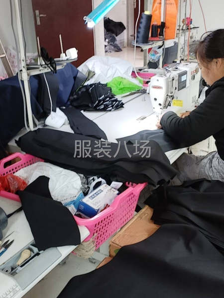 本⺁专做夹克，防晒服，皮衣等-第1张图片