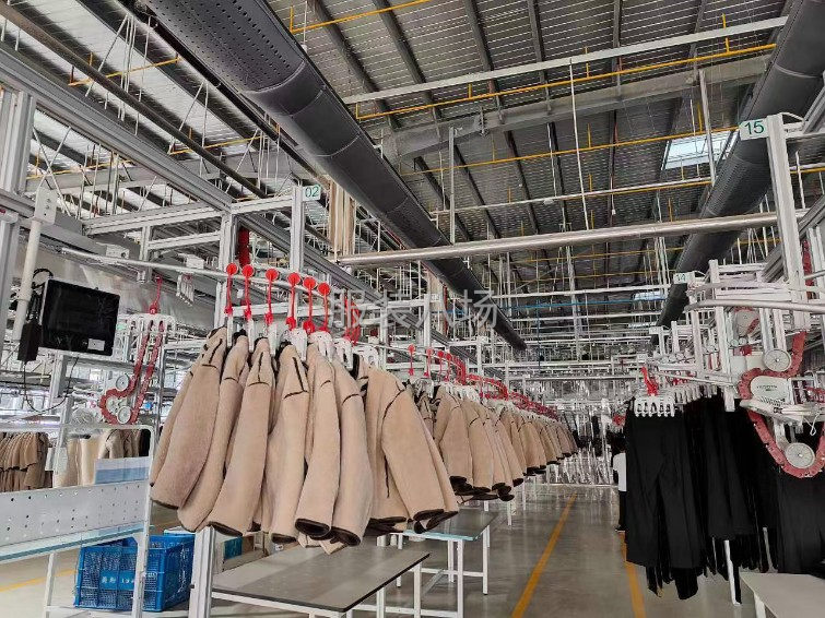 武汉最稳定服装厂招熟练车工-第2张图片