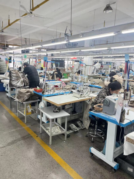 武汉最稳定服装厂招熟练车工-第1张图片