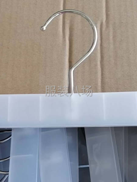 衣深圳市塑料衣架厂，本公司是专业生产各类中高档塑料衣架，实木-第9张图片