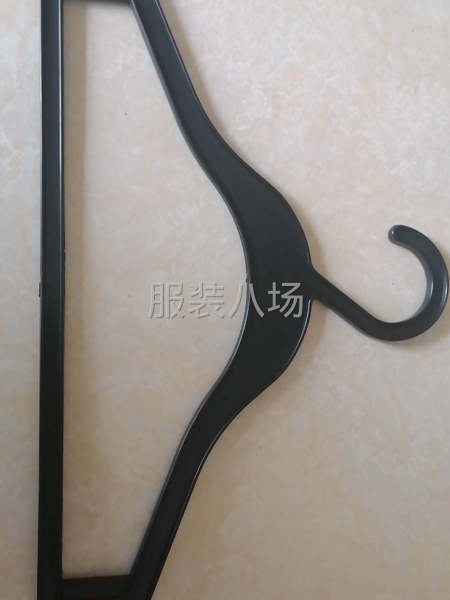 衣深圳市塑料衣架廠，本公司是專業(yè)生產(chǎn)各類中高檔塑料衣架，實木-第7張圖片