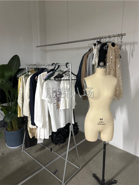 首單80-100，翻單看數據，本公司是網店，每月有60款衣服-第1張圖片