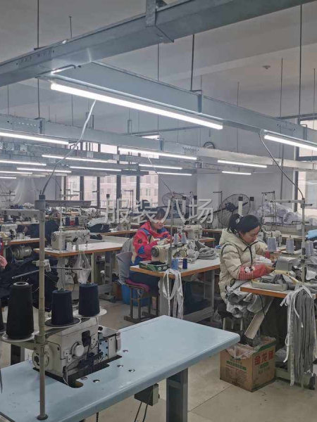 兆鑫服装工厂，承接服装针织梭子清加工和包工包料，-第1张图片