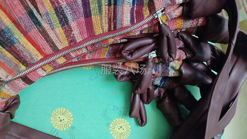 裂织布，水桶包，牛角包民族风特色包-第2张图片