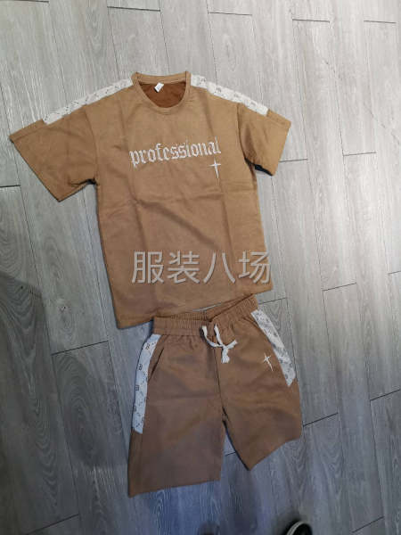 求購(gòu)庫(kù)存服裝-第1張圖片