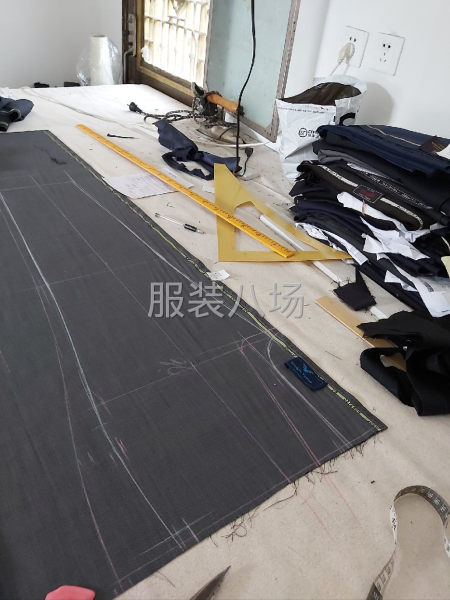 定制加工男女套装西裤马甲等-第1张图片