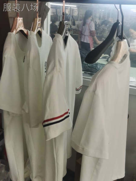 本厂主要生产男女V领圆领T恤卫衣系列，可来料加工，保质保量-第1张图片