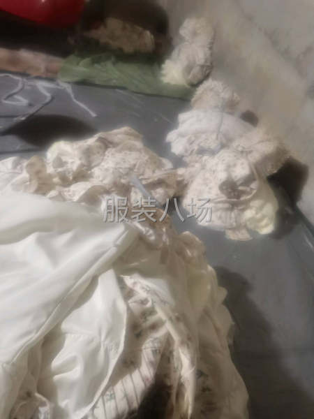 本厂专业连衣裙衬衫各种服装，招平车熟悉流水车工！工资准时-第1张图片