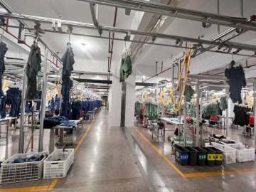 undefined - 聚衣堂因本厂扩大生产，新厂开工在即，广招大量车缝人员 - 图1