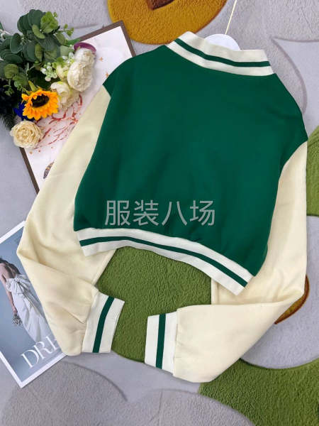 加绒拼色棒球服-第2张图片