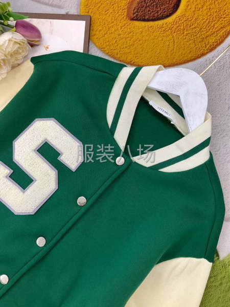 加绒拼色棒球服-第4张图片