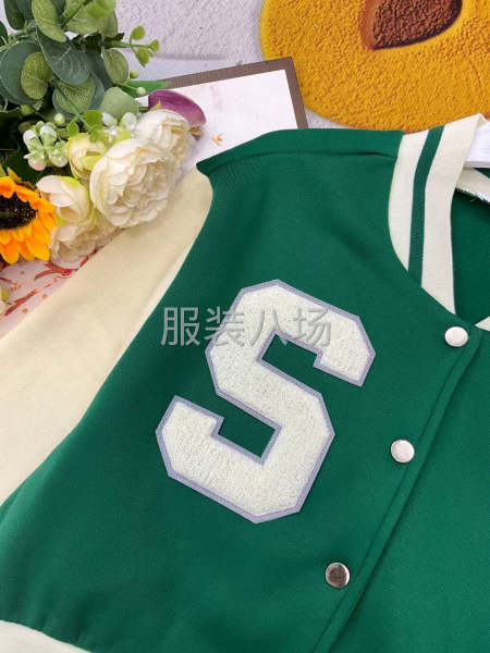 加绒拼色棒球服-第3张图片