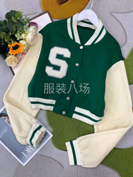 加绒拼色棒球服-第1张图片