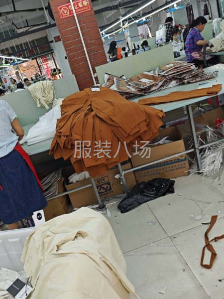 专业裤子加工厂现有20来个人-第1张图片
