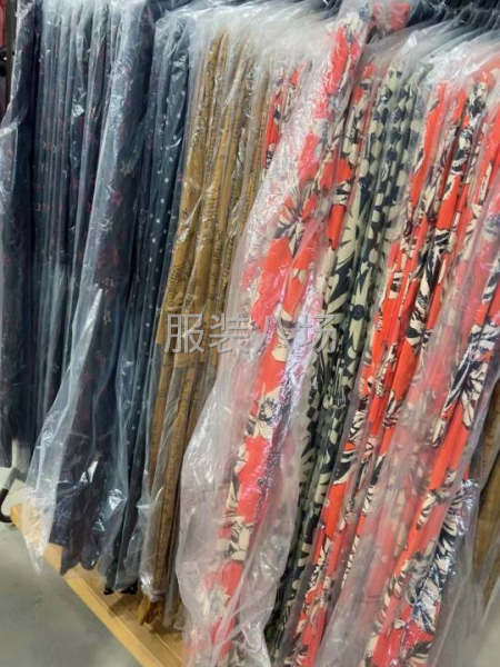 回收服装库存尾货-第2张图片