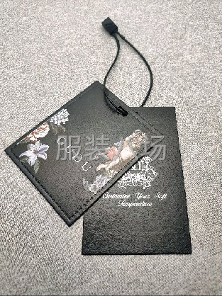 服装手提袋，包装盒，织唛，防尘袋辅料全套设计与定制-第3张图片