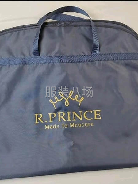 服装手提袋，包装盒，织唛，防尘袋辅料全套设计与定制-第1张图片