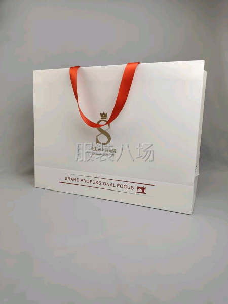 服装手提袋，包装盒，织唛，防尘袋辅料全套设计与定制-第9张图片