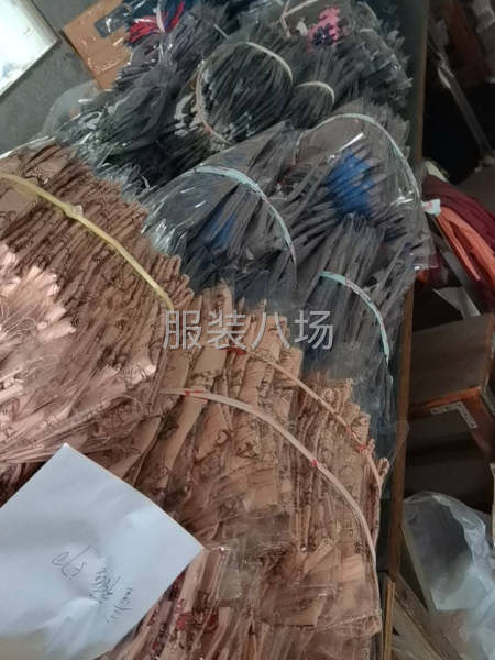 半精品服装清库-第1张图片