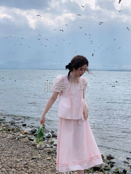 法式純欲設計感掛脖連衣裙仙女高級感小眾溫柔風收腰長裙-第3張圖片