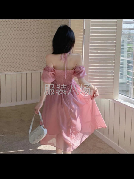 法式純欲設計感掛脖連衣裙仙女高級感小眾溫柔風收腰長裙-第1張圖片