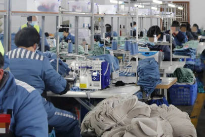 undefined - 广西监狱流水线，专业生产棉衣，夹克，冲锋衣 - 图1