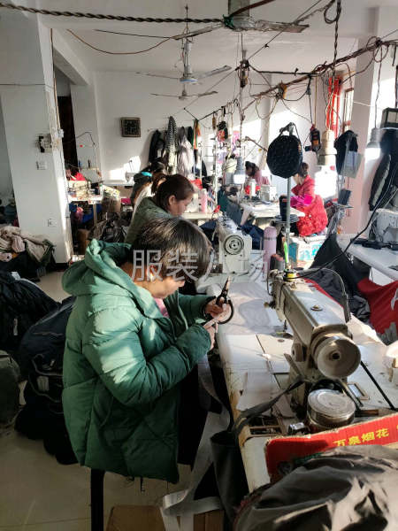 红运服装厂承接各种棉服羽绒服爬服加工-第4张图片