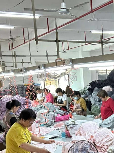 本厂专业生产防晒衣，T恤，卫衣，睡衣针织等服装-第1张图片