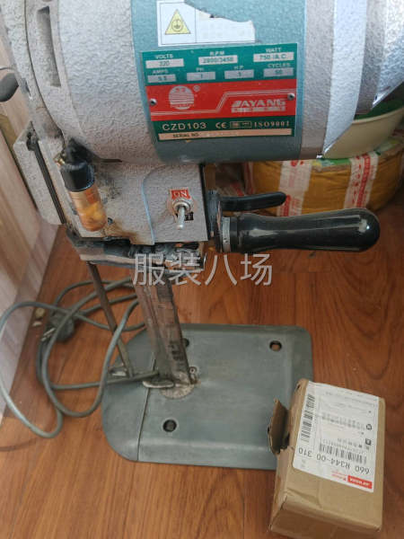 转让裁剪案板  裁剪刀 断布机 烫台锅炉-第1张图片