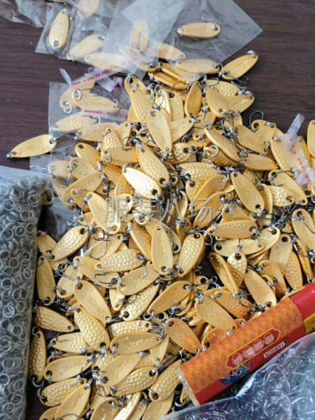 承接各种手工或加 穿鞋带  吊牌 包装  按扣 组装插座-第1张图片