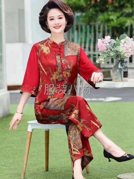 大家好，库房刚到一批妈妈真丝套装，三个颜色-第3张图片