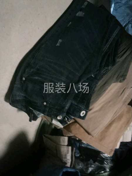 大連開(kāi)發(fā)區(qū)某服裝廠修貨，4萬(wàn)件服裝2萬(wàn)件牛仔，2萬(wàn)塊錢雜款女-第2張圖片