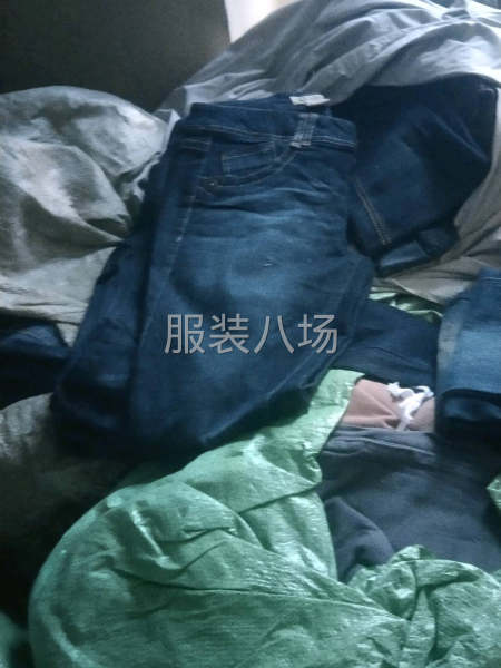 大連開(kāi)發(fā)區(qū)某服裝廠修貨，4萬(wàn)件服裝2萬(wàn)件牛仔，2萬(wàn)塊錢雜款女-第9張圖片