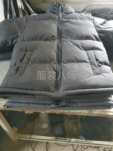 本厂常年做棉衣羽绒服夹克，货源稳定，月休三天，有空调，工资准-第3张图片