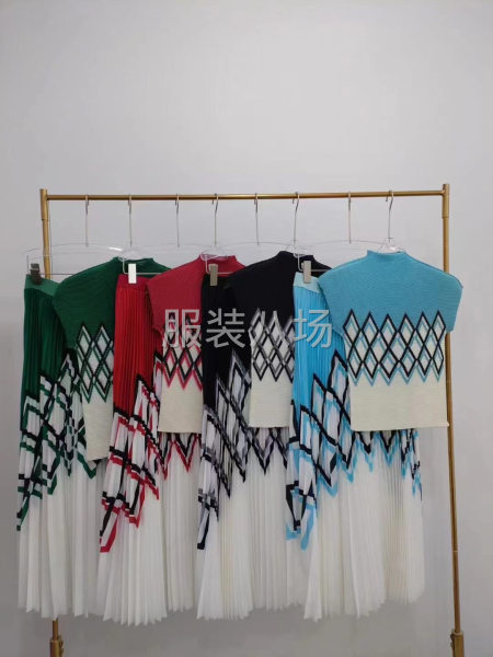 时尚三宅褶皱服装-第8张图片