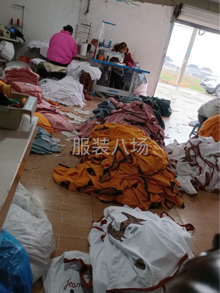 本厂专业针织卫衣打底衫为主，外发的老板联系-第1张图片
