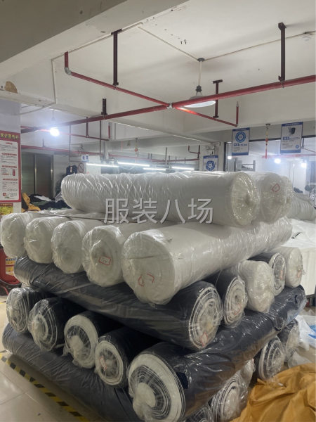 款式简单招车位，，校服款式常年做不换样，封闭空调车间-第1张图片