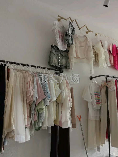 男女服装换季处理-第1张图片