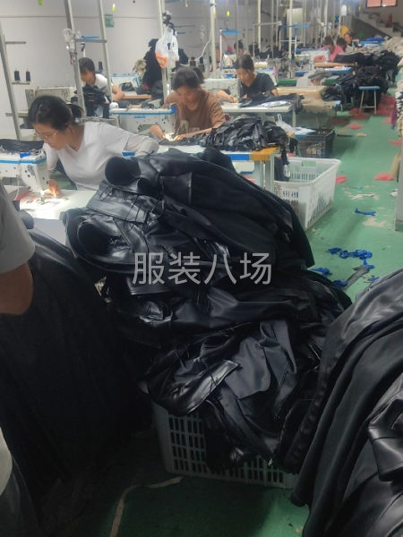 两个厂，一个上衣组，一个裤子组-第3张图片