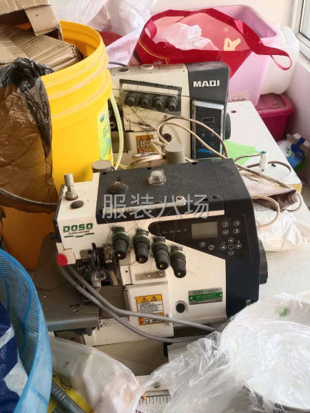一台砍车，一台半自动五线美机，一台全自动四线拷边机-第1张图片